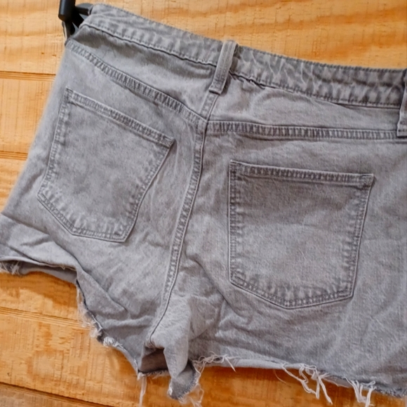 High Rise Midi Shorts - Picture 2 of 7